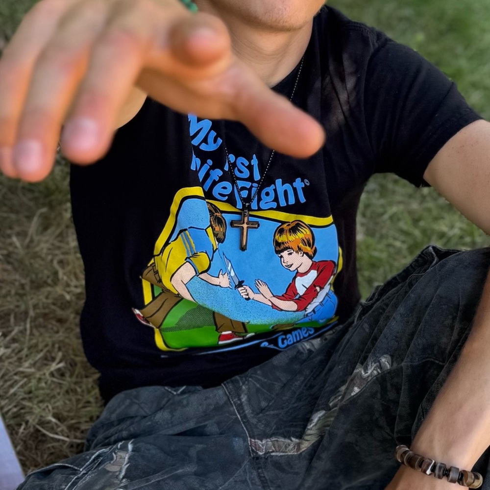 STEVEN RHODES MY FIRST KNIFE FIGHT MEN T SHIRT BOYS HOBBIES & GAMES SCOUT COMICS - Picture 16 of 16